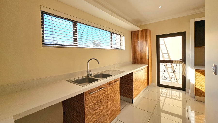 5 Bedroom Property for Sale in Kiepersol Free State